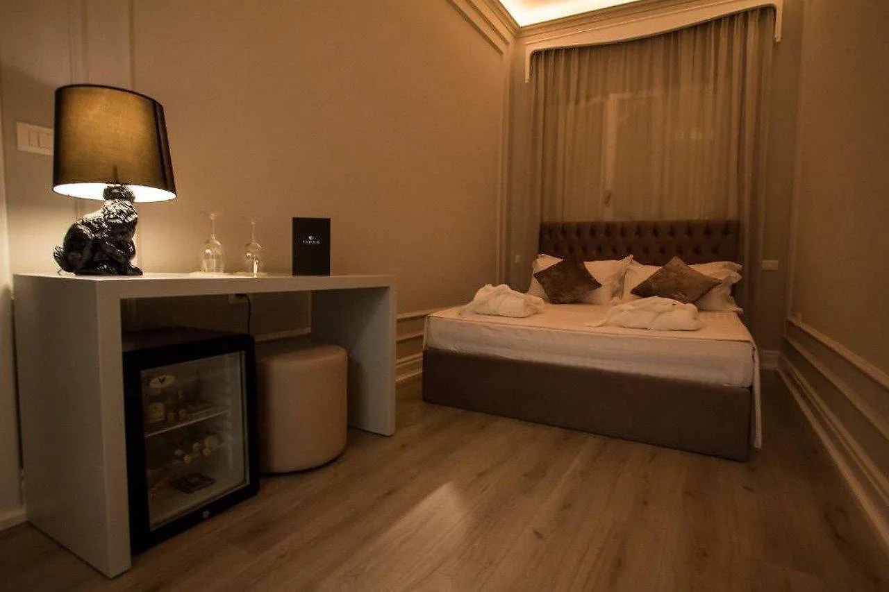 Padam Boutique Hotel Tirana 4*,