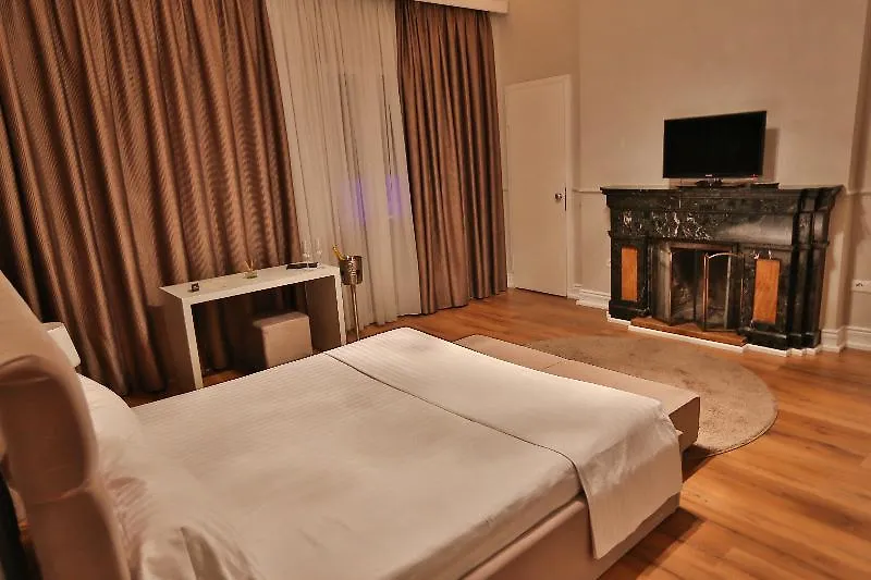 Padam Boutique Hotel Tirana 4*,