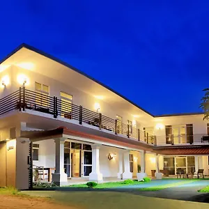Ruth 3* Negombo